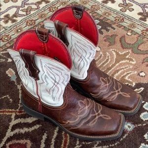 Ariat Cowgirl Boots Size 8.5